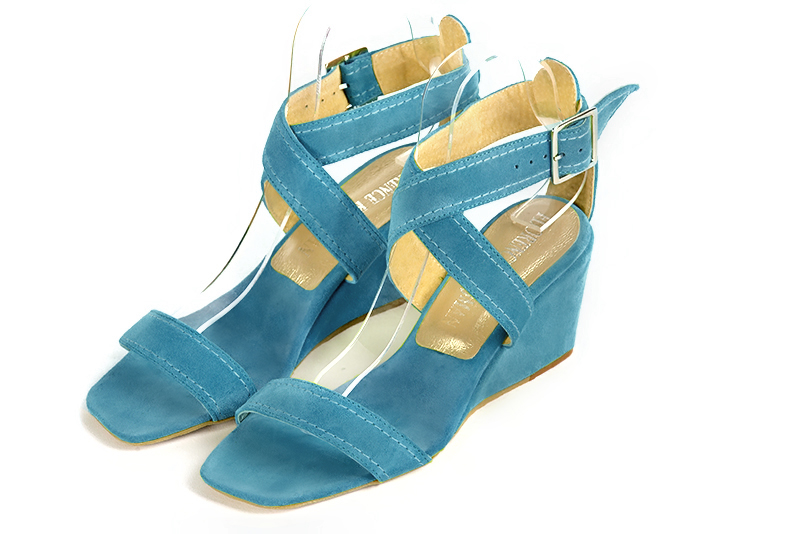 Peacock blue women's fully open sandals, with crossed straps. Square toe. Medium wedge heels. Front view - Florence KOOIJMAN